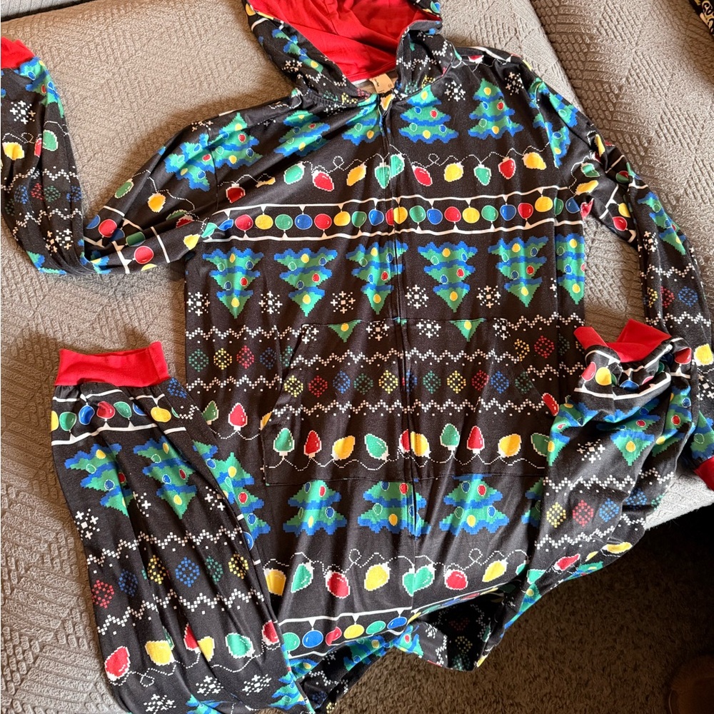 PatPat Black Holiday Tree & Multicolor Light Men’s Onesie Pajama